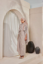 Load image into Gallery viewer, Jasmine Set in Dark Biege