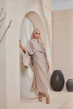 Load image into Gallery viewer, Jasmine Set in Dark Biege