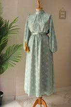 Lade das Bild in den Galerie-Viewer, Green Azure Blossom Dress
