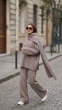 Load image into Gallery viewer, Cozy Knitted set Taupe
