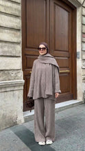 Load image into Gallery viewer, Cozy Knitted set Taupe
